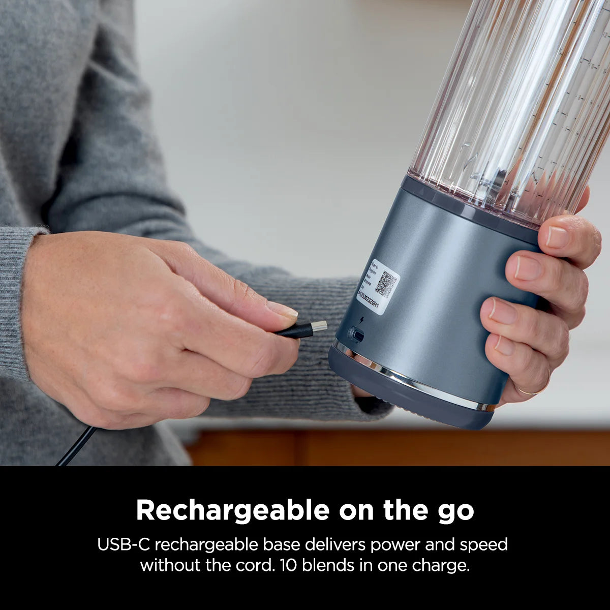 ninja-blast-portable-blender-black-showing-how-to-charge-the-unit-view-sharkninja-philippines